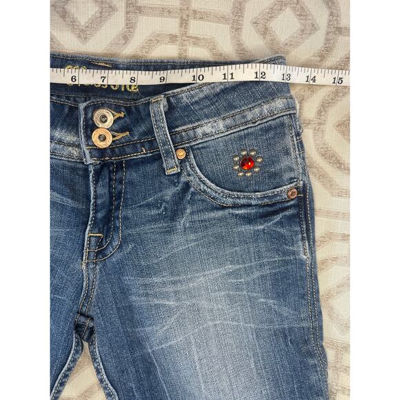 Miss Me Irene Bermuda Shorts Women’s Size 26 Denim Jean Crops Distressed - Picture 3 of 7